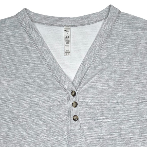 Alo Yoga Micro Waffle Pleasant Cropped Henley in Gray Size Small - Picture 4 of 8